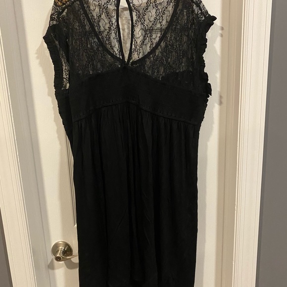 Kraft Black Dress with Lacy Top Panel - Picture 3 of 4